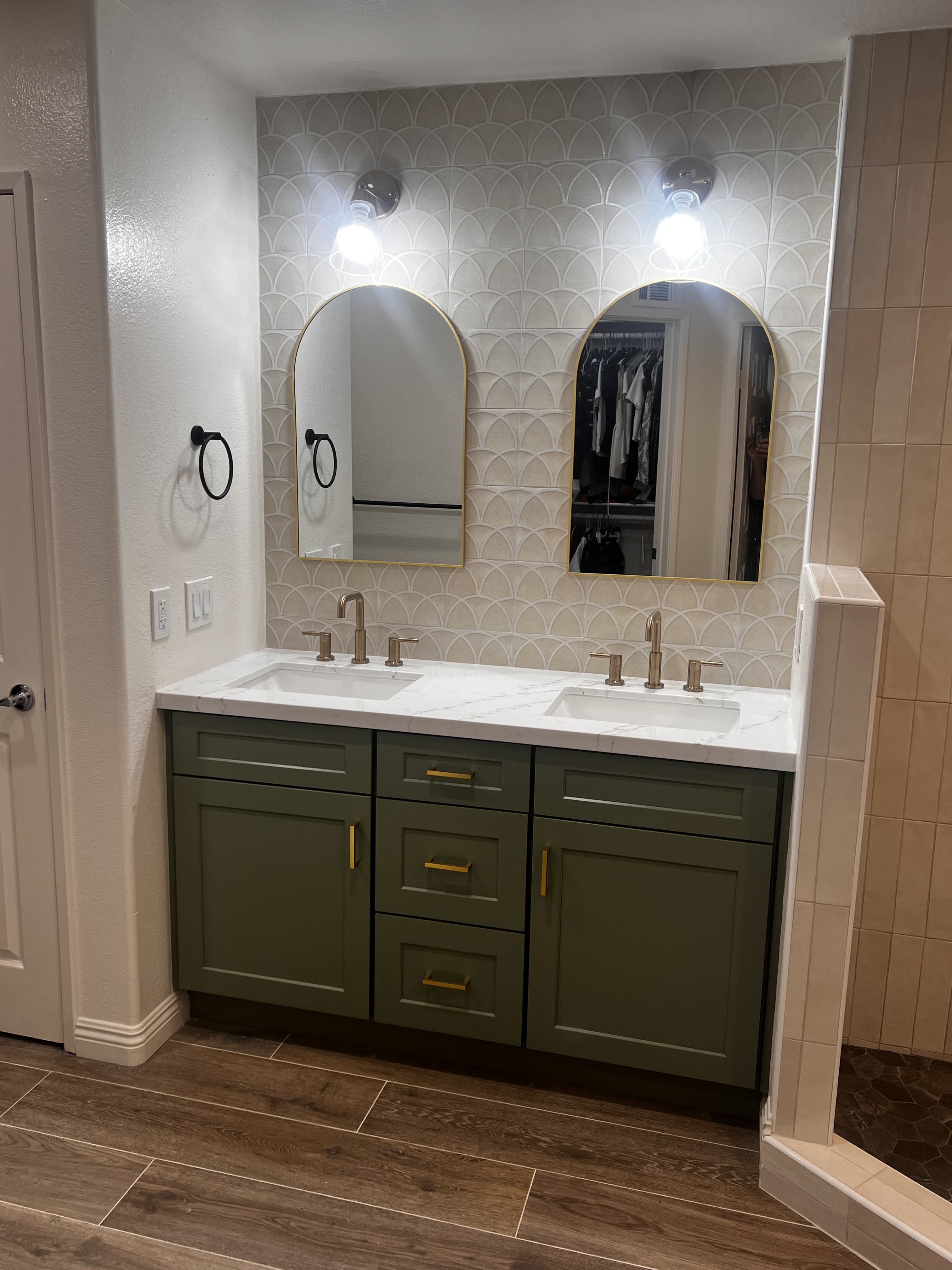 Bathroom vanity with scalloped tile backsplash